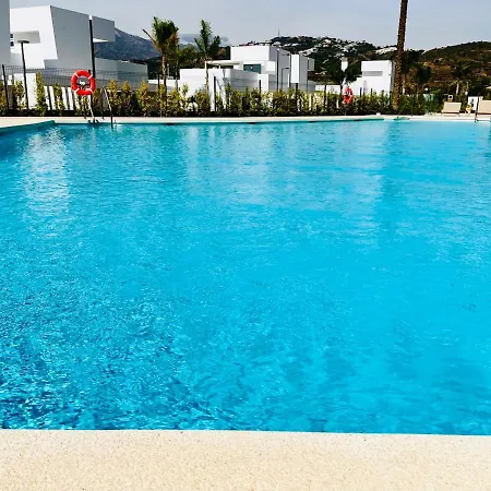 Exclusive New Within Santa Clara And Golf & Country Club Apartment