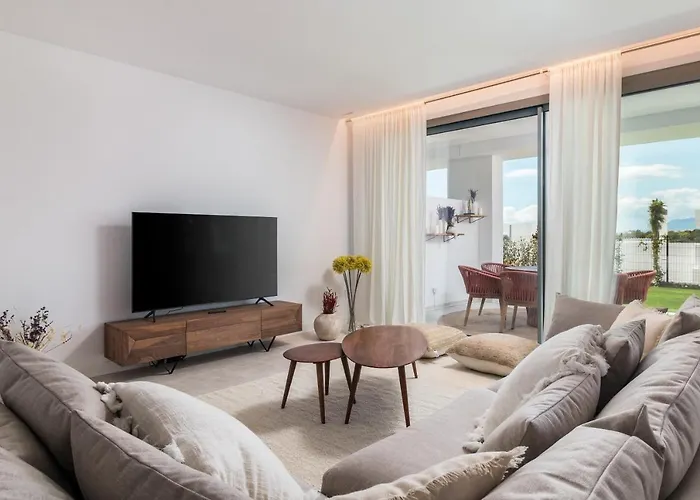 Exclusive New Within Santa Clara And Golf & Country Club Lejlighed